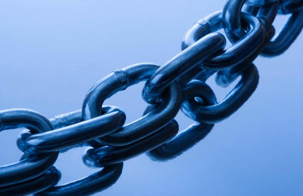A chain of steel links representing link building. Learn more about internal linking best practices by reading this blog post.